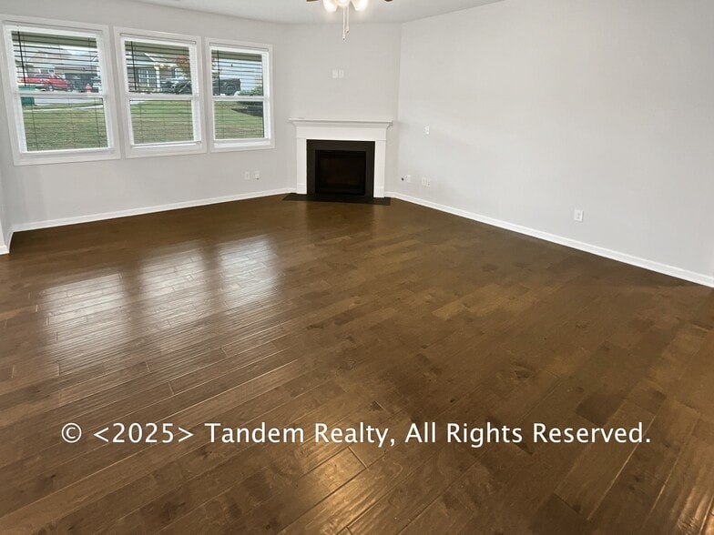 Building Photo - 8020 Forest Hills Dr