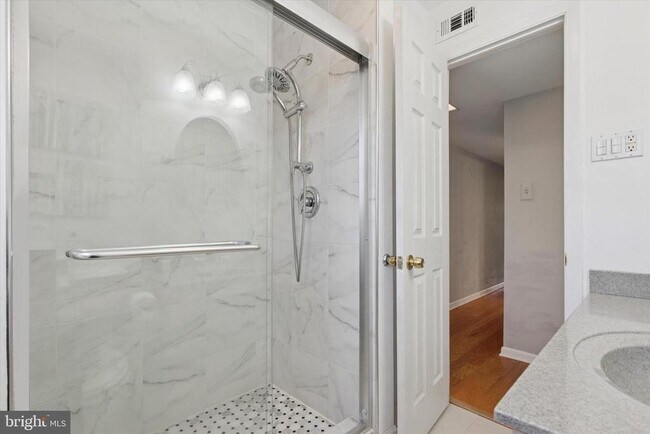 Building Photo - 720 Willow St