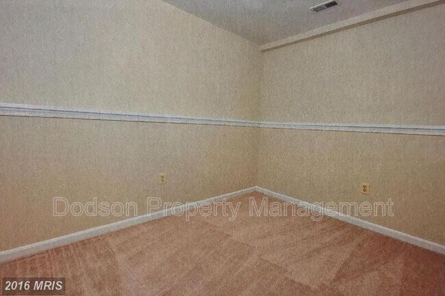 Building Photo - 8 Cathedral Ln