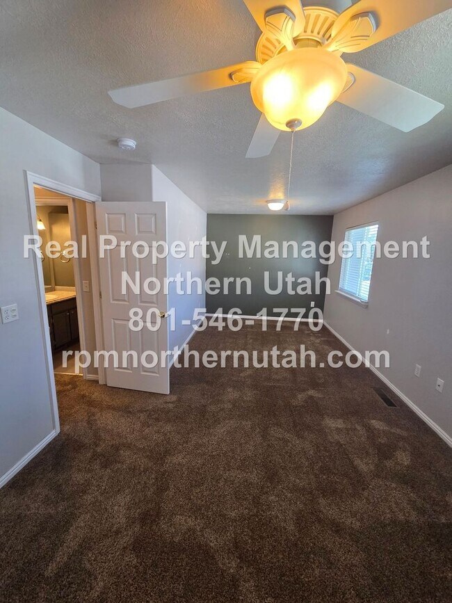 Building Photo - 152 W 2525 N