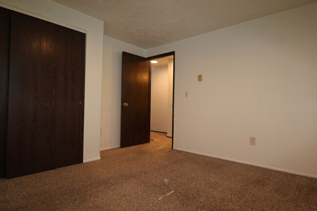 Building Photo - 828 E Gordon Ave