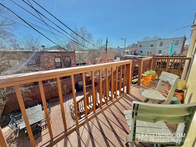 Building Photo - 1239 C St SE