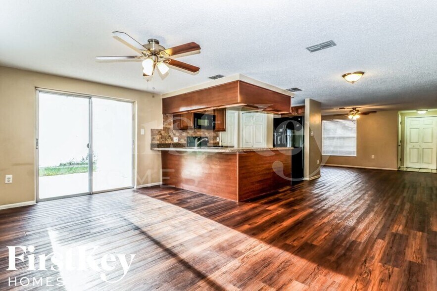 Building Photo - 7124 Cay Dr