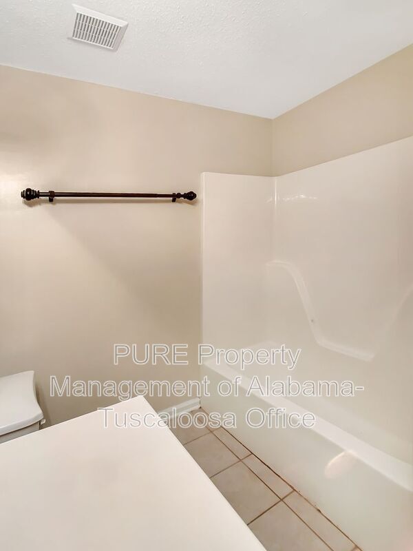 Building Photo - 1368 Southern Gardens Dr