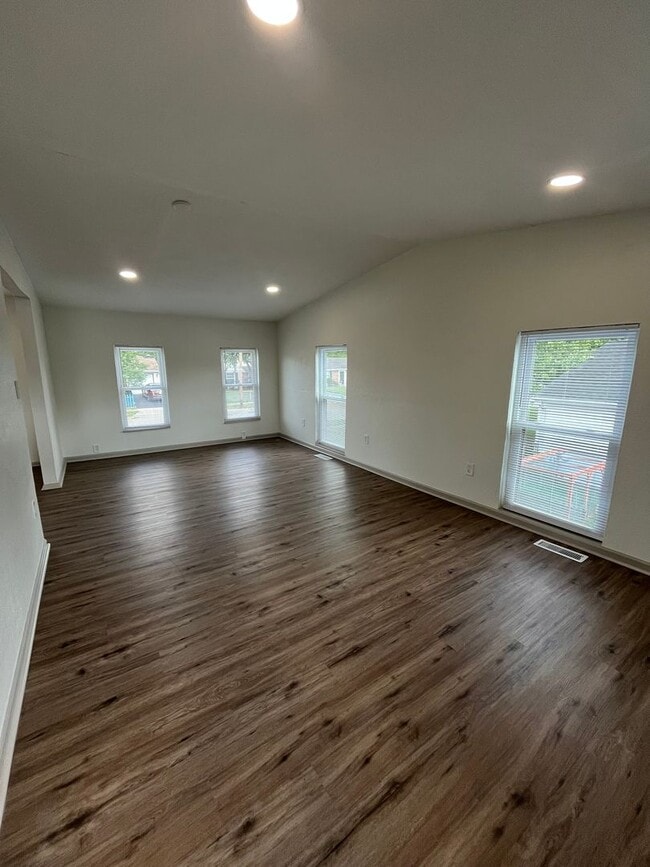 Building Photo - Renovated 5 Bedroom Home-Rare Find