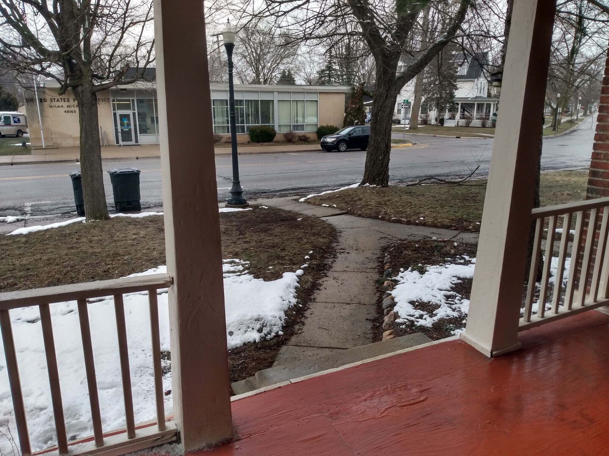 Prime location - 122 E Main St