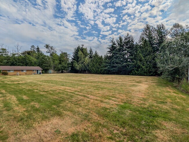Building Photo - 15901 Manor Way