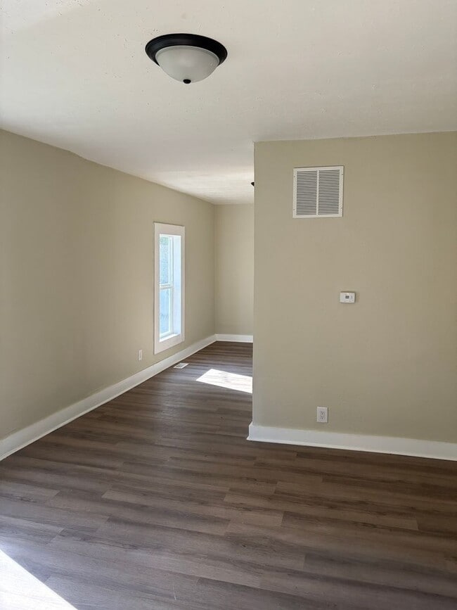 Building Photo - Newly remodeled 2-bedroom, 1-bathroom home...