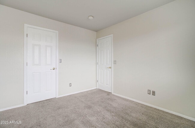 Building Photo - 2311 E Hartford Ave