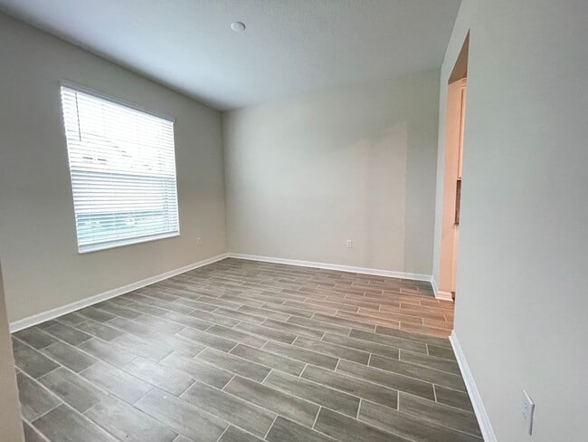 Building Photo - 4 bedroom 3.5 bath Solar Panels, The Cove at Waterside, LIKE NEW!