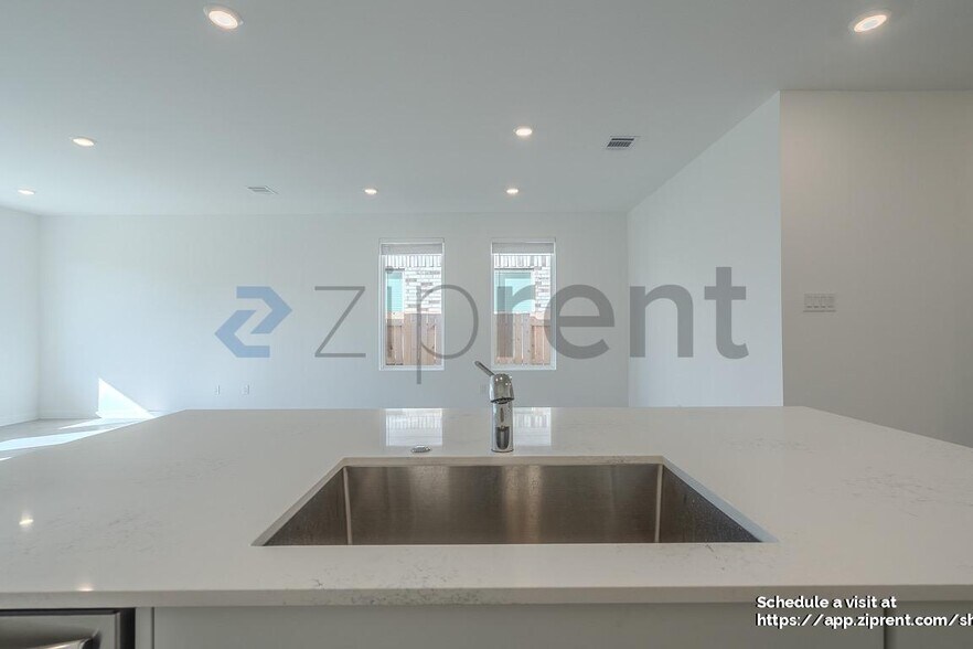 Building Photo - 27635 Spearmint Ridge Dr