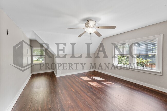 Building Photo - 1007 N Yale Ave