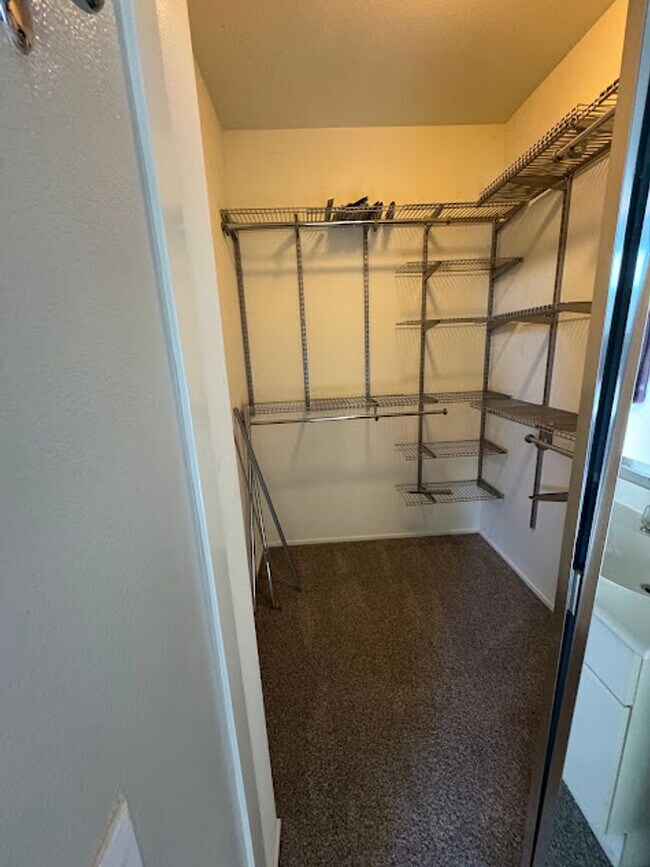 Building Photo - Welcome to this stunning 3-bedroom, 2.5-ba...