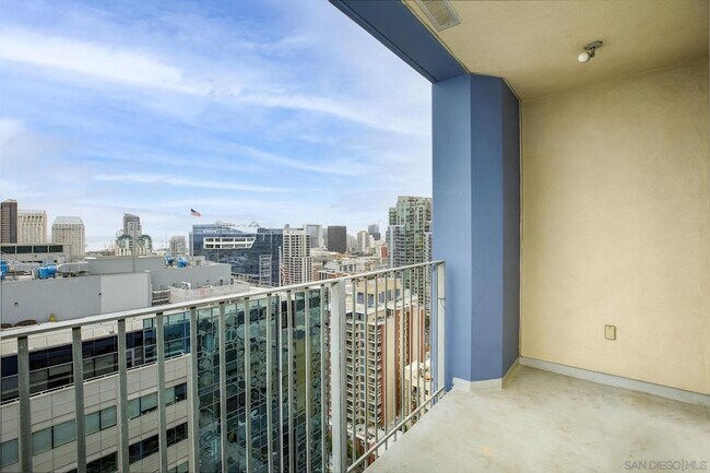 Building Photo - 321 Tenth Ave