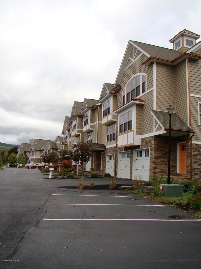 Building Photo - 6 Maple Leaf Dr