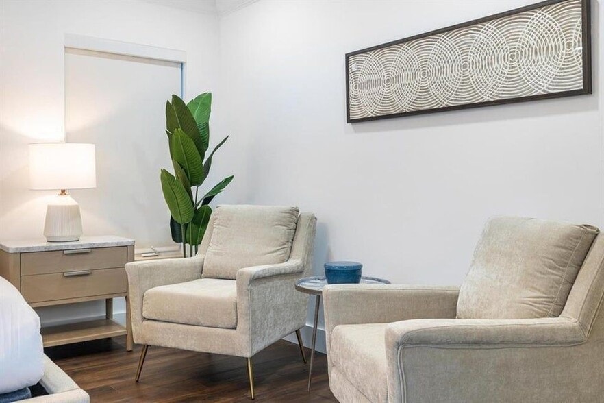 Building Photo - 1419 NE 57th St