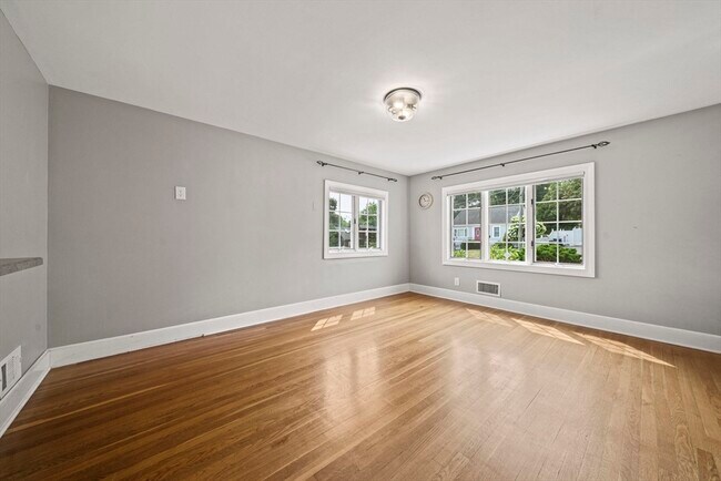 Building Photo - 28 Hillside Ave