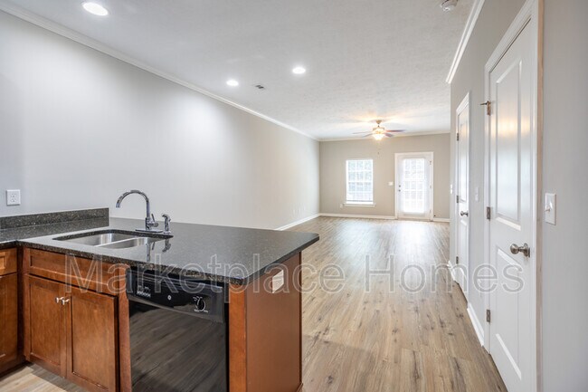 Building Photo - 207 Adderman Dr