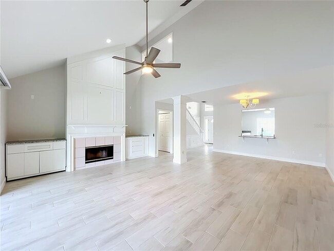 Building Photo - 900 W Charing Cross Cir