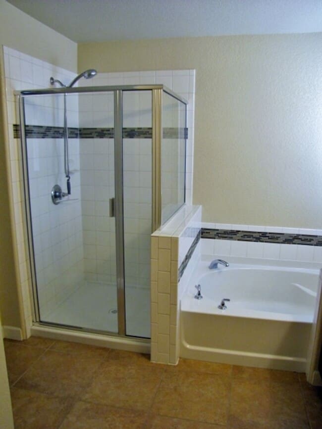 Building Photo - 5BR/2.5BA/3CG, 2808 sq.ft. home in Reflections at Valiente subdivision, Sierra Vista, AZ