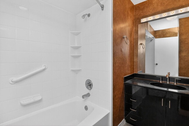 Building Photo - 2500 N Lakeview Ave