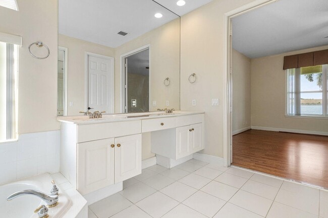 Building Photo - 10250 NW 60th Pl