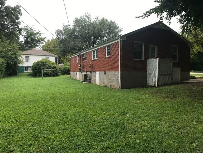 Building Photo - 1662 Vista Ln