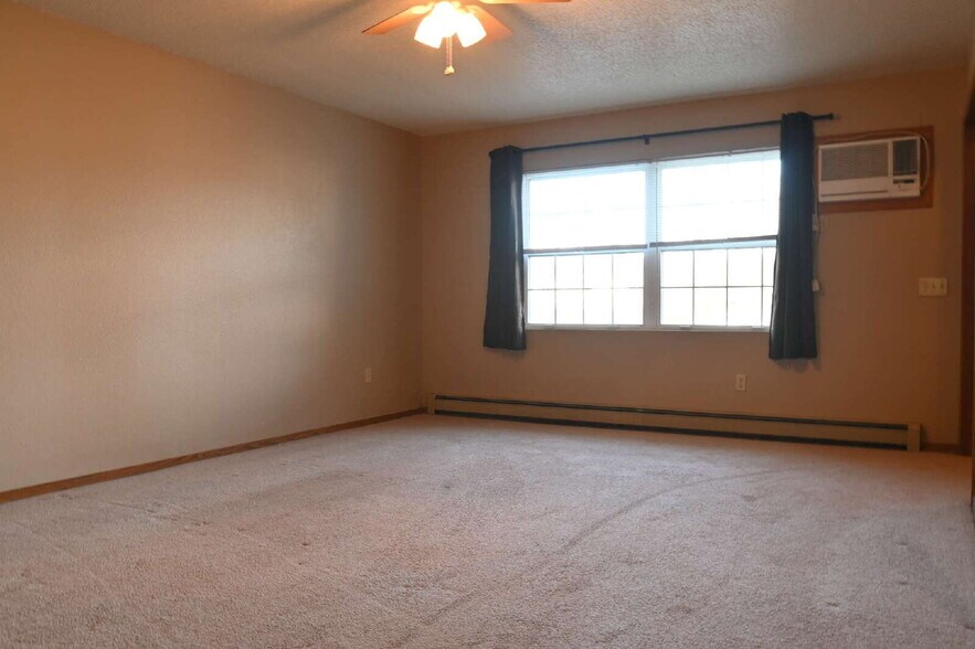 Building Photo - 1401 River View Ave