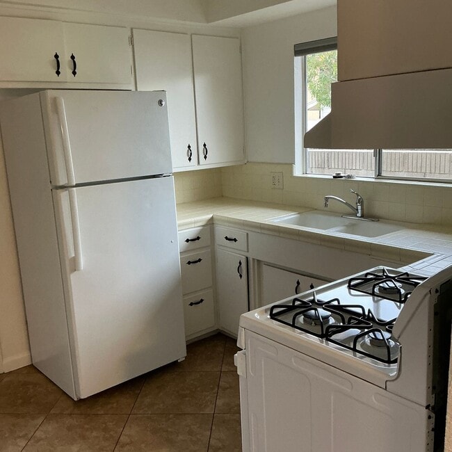 Building Photo - Washington (1004-1008)