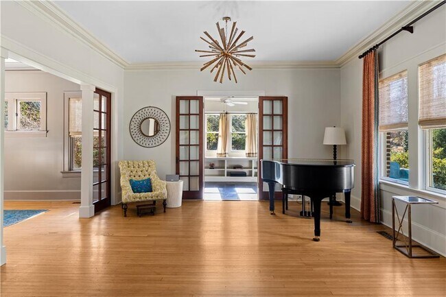 Building Photo - 979 Springdale Rd NE