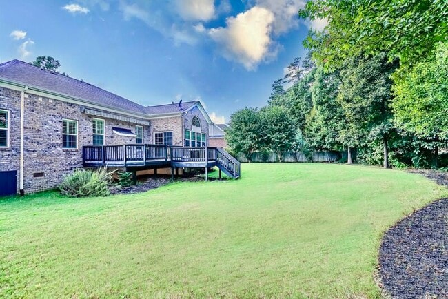 Building Photo - 100 Little Pond Dr