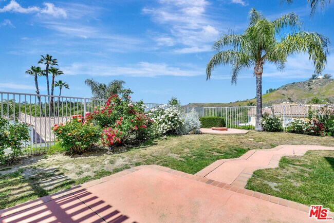 Building Photo - 24701 Cll Conejo