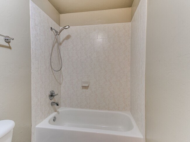 Building Photo - Large 4-Bedroom Home in Edmond Schools