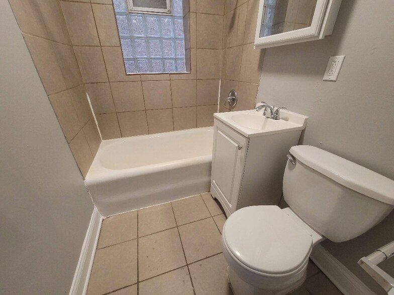 Building Photo - 3725 W Grand Ave