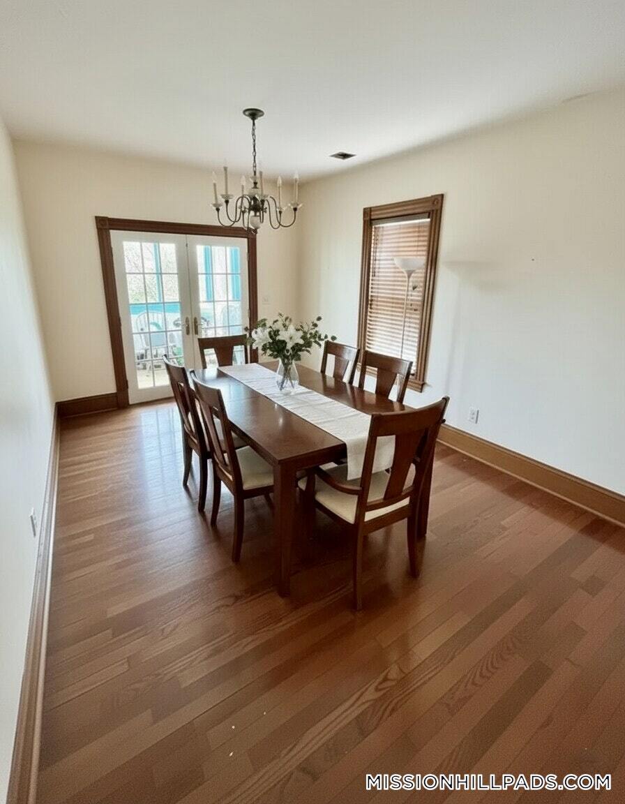 Building Photo - 67 Hillside St