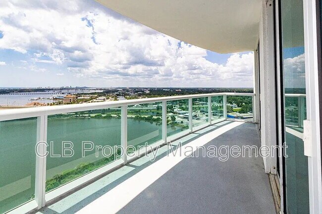 Building Photo - Large 2 bedroom/2 bath condo on the river