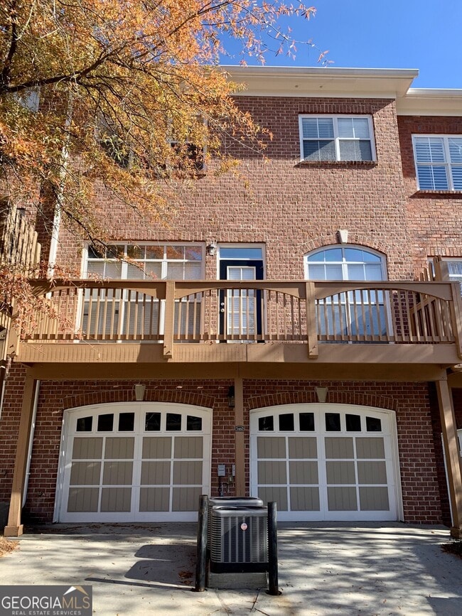 Building Photo - 5460 Glenridge View NE