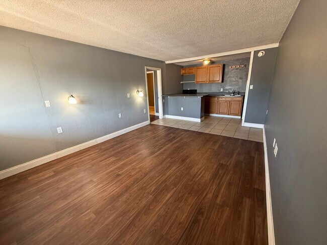 Building Photo - 115 E Valley View Dr