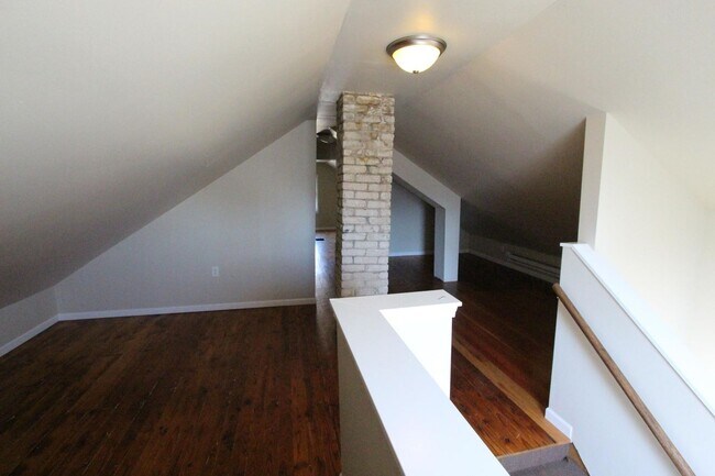 Building Photo - 3 bedroom 1 bath West Allis home with granite counters and 2 car garage
