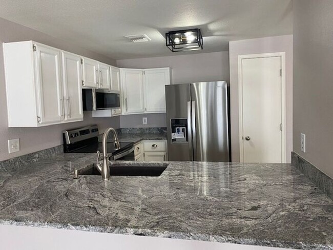 Building Photo - $2,350 Lovely Remodeled 3 Bedroom-2 bath-2...