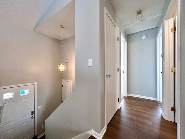 Building Photo - 4 Bedroom 2 Story Home in Northeast GR!