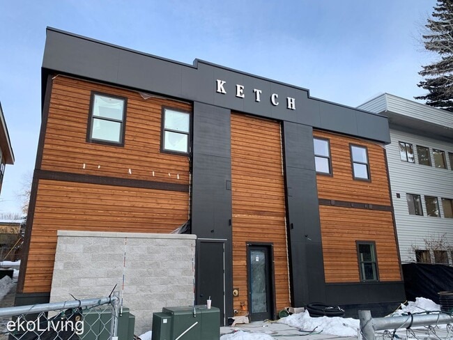 Building Photo - 560 1st Ave N
