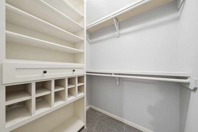 Building Photo - 2502 Hollow Hook Rd
