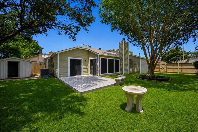 Building Photo - 7518 Alcomita Dr