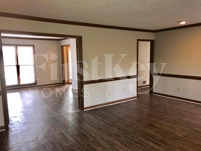 Building Photo - 1433 St Dunstans Rd