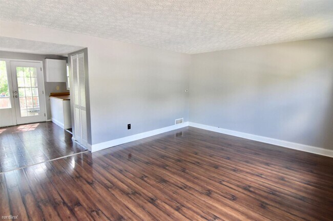 Building Photo - 3 br, 1.5 bath Townhome - 2953 Rushbury Drive