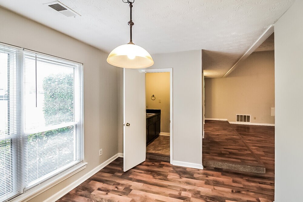 Building Photo - 2468 Mistletoe Ln SW