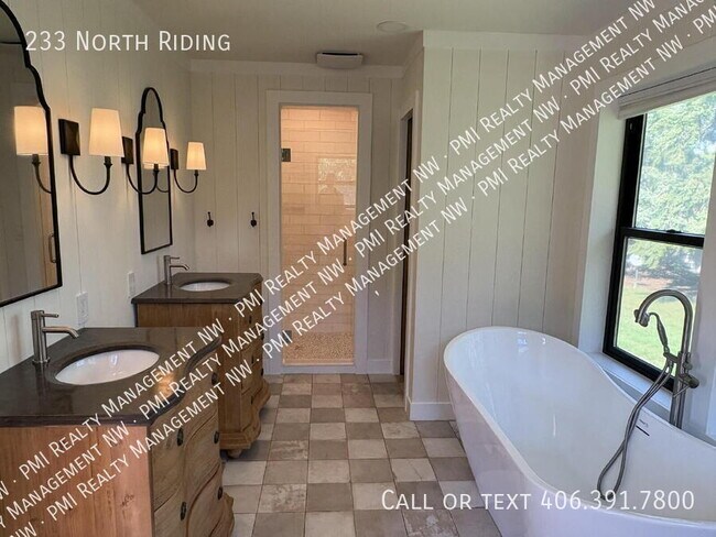 Building Photo - 233 North Riding-