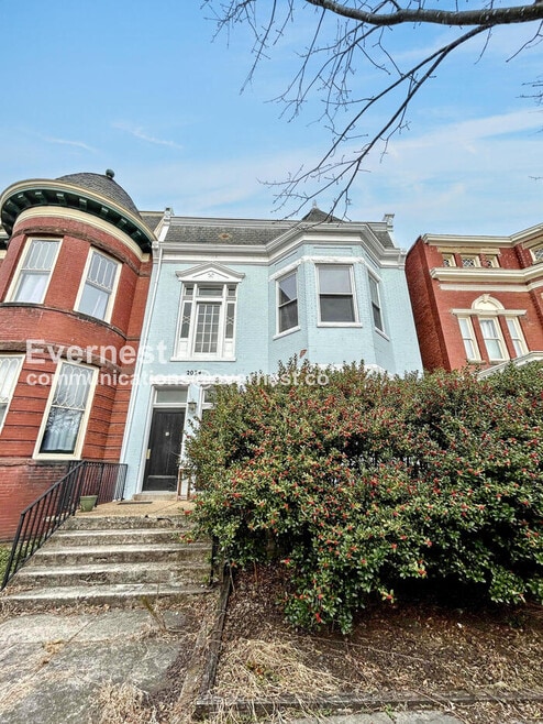 Building Photo - 2034 W Grace St