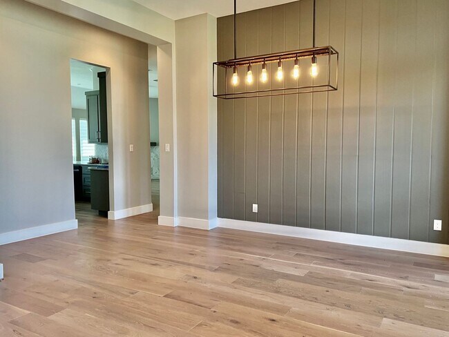 Building Photo - Hill Country Escape - 4 Bed/4 Bath Modern ...